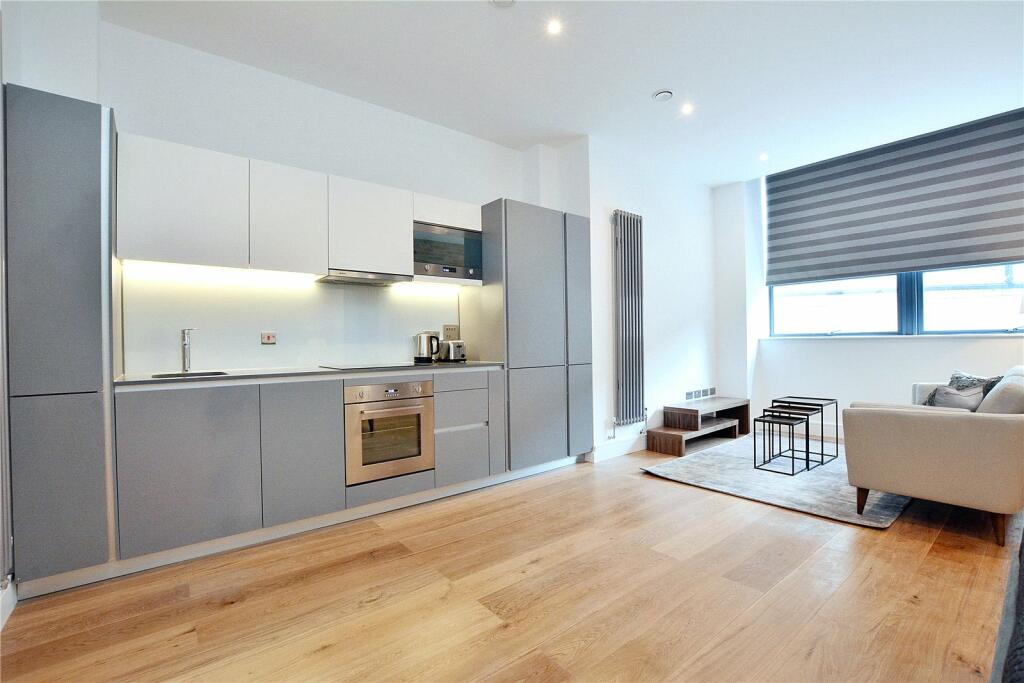 Studio flat for sale in Carlow House, Regents Park, NW1