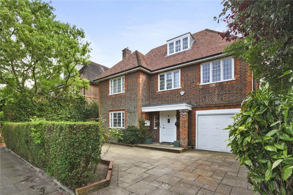 5 bedroom detached house for sale in Holne Chase, N2