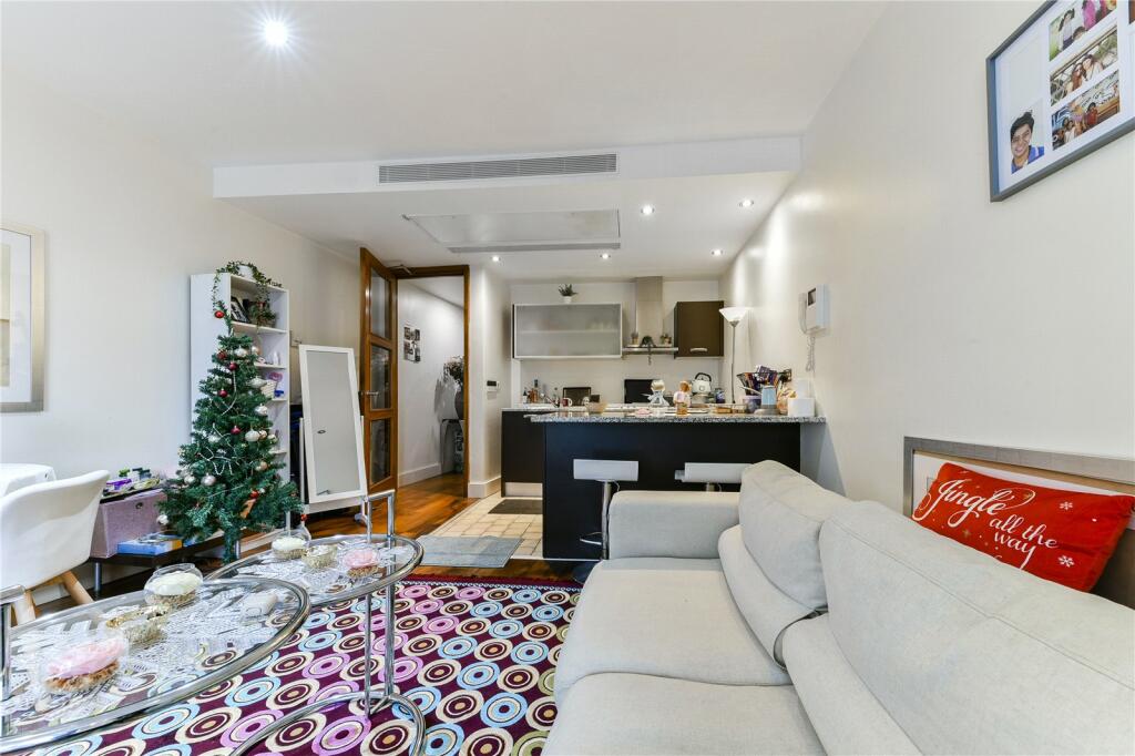 Studio flat for sale in Balmoral Apartments, Paddington, W2
