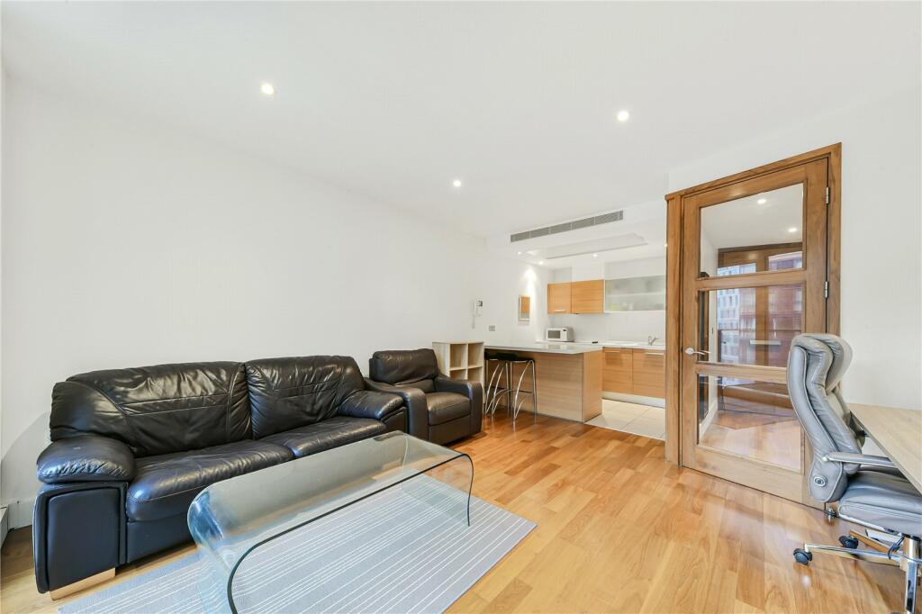 1 bedroom flat for sale in Peninsula Apartments, London, W2