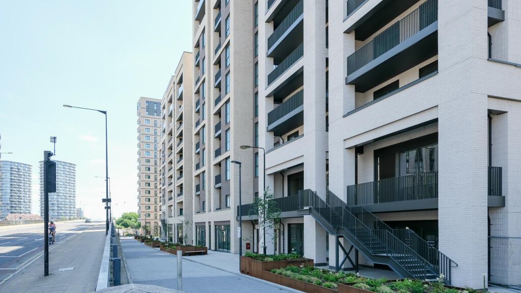 Commercial property for rent in Silvertown Way, Canning Town, London, E16