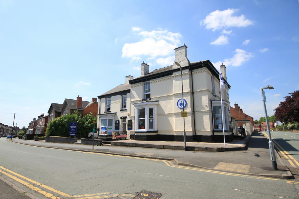 Commercial property for rent in Wolverhampton Road, Cannock, WS11