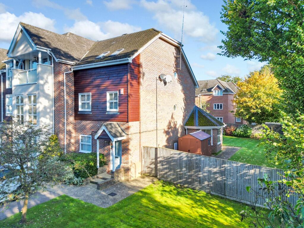 Main image of property: Pendenza, Cobham, KT11