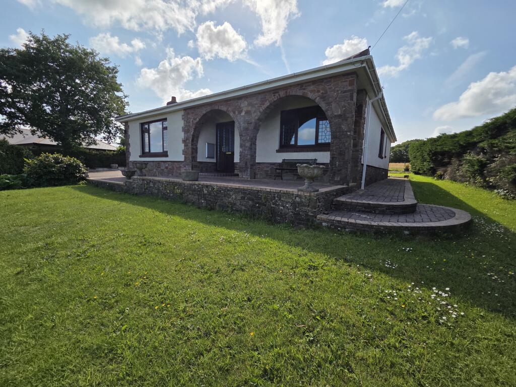 Main image of property: Llanddarog