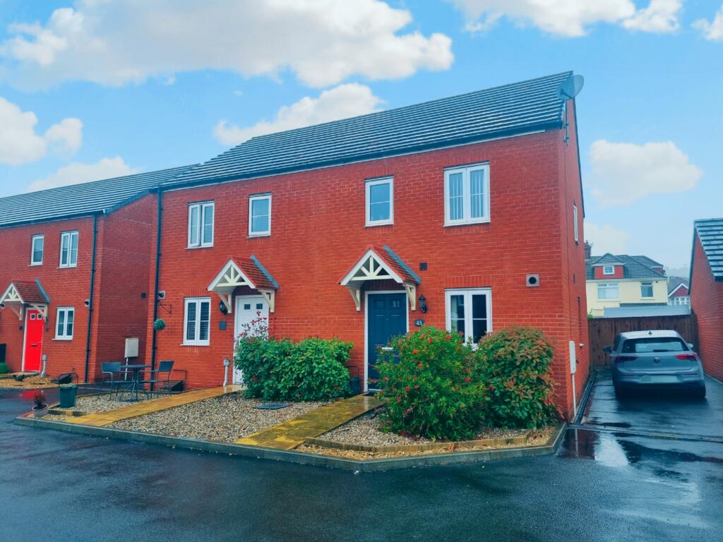 Main image of property: Stryd Bennett, Llanelli, Carmarthenshire