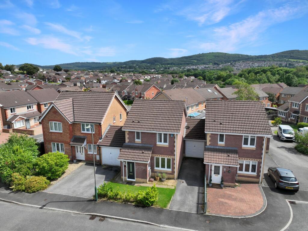 Main image of property: Clos Gwaun Gledyr, Caerphilly, CF83