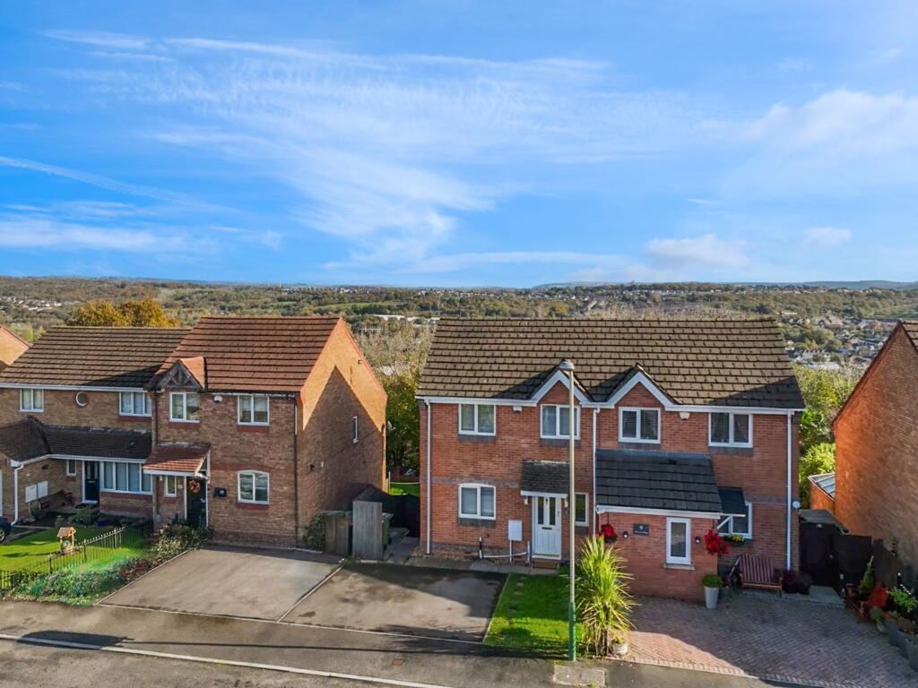 Main image of property: Clos Cae Rhos, Penpedairheol, CF82