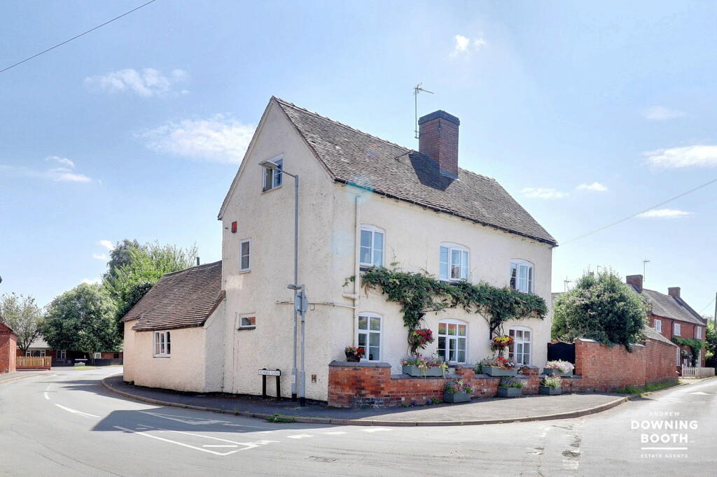 6 bedroom detached house for sale in Uttoxeter Road, Hill Ridware, WS15