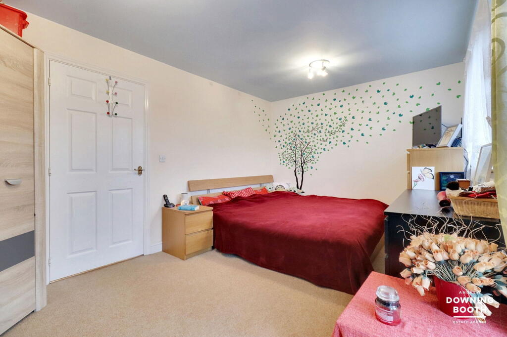Additional property image - Hedging Lane, Wilnecote, Tamworth