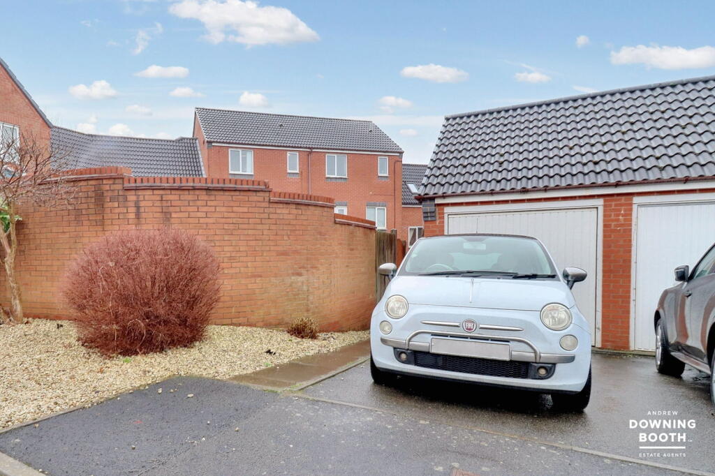 Additional property image - Hedging Lane, Wilnecote, Tamworth