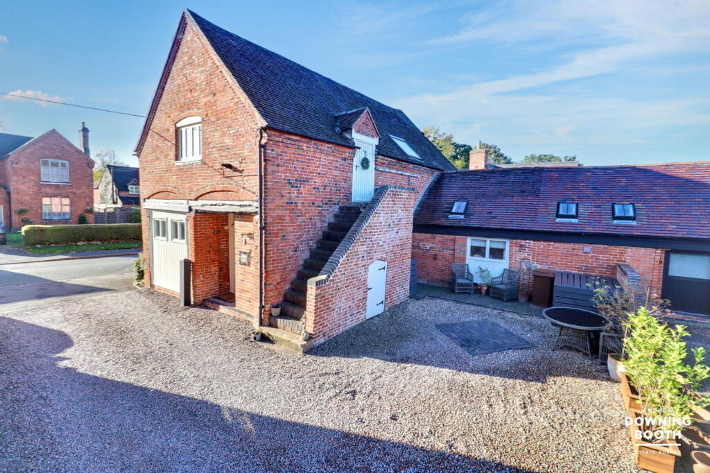 Main image of property: Wishbone Barn, Main Road, Haunton, B79 9HN - Beautifully Presented Barn Conversion