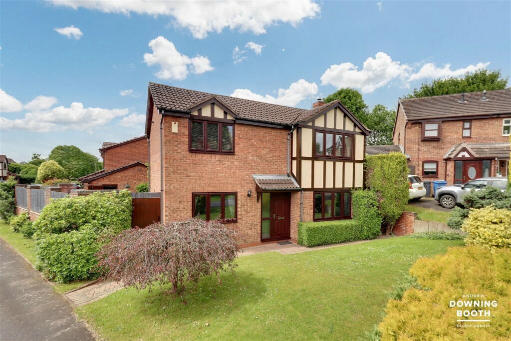 3 bedroom detached house for sale in Wordsworth Close, Armitage