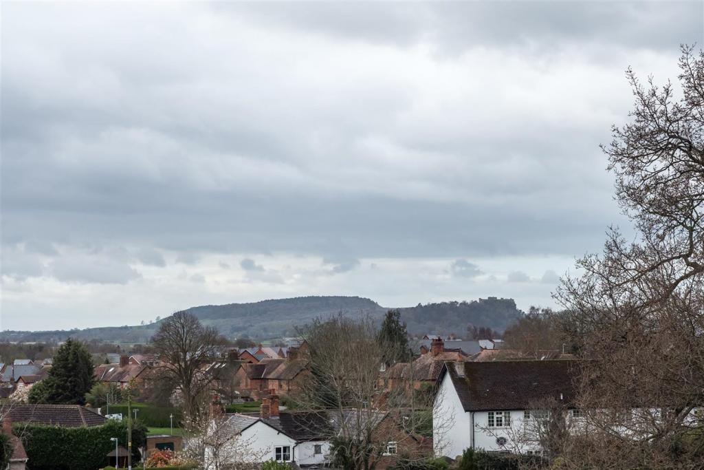 4 bedroom detached house for sale in The Avenue, Tarporley, CW6