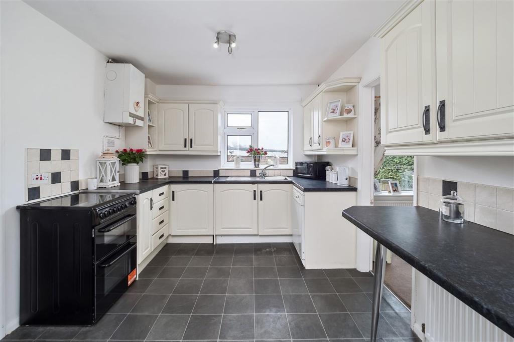 4 bedroom detached house for sale in The Avenue, Tarporley, CW6