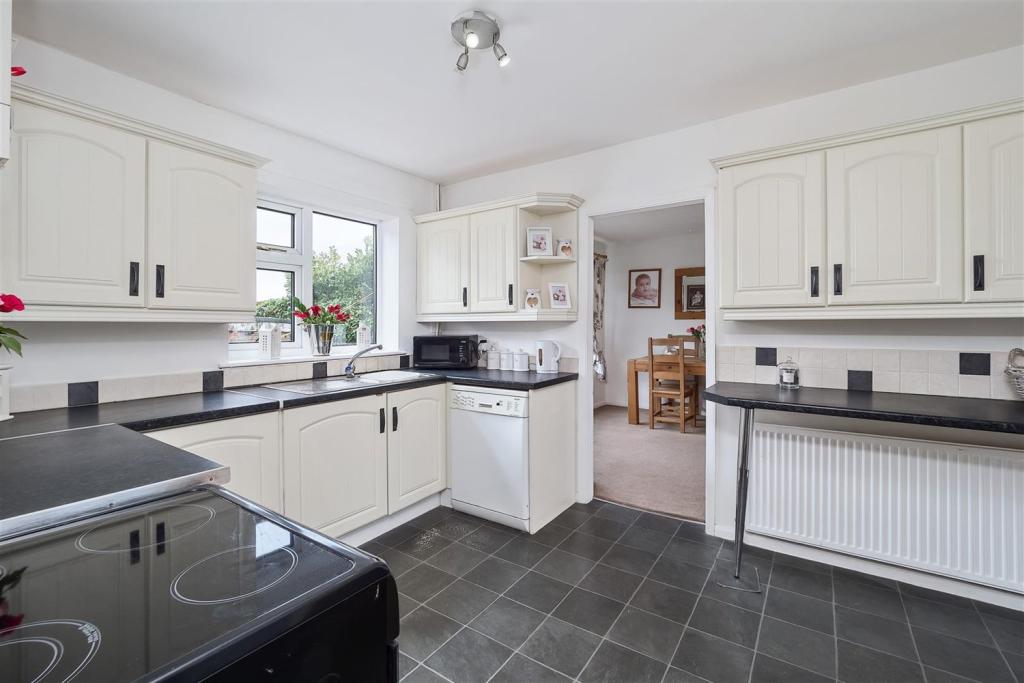 4 bedroom detached house for sale in The Avenue, Tarporley, CW6