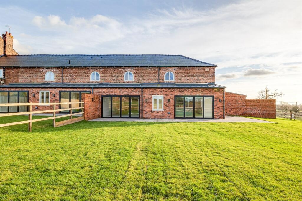 4 bedroom mews property for sale in Willington Road, Willington