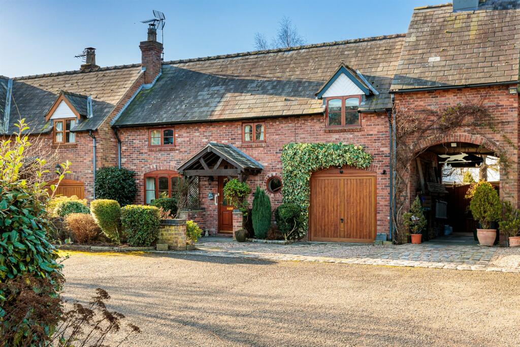 3 bedroom semidetached house for sale in Oaktree Court, Willington