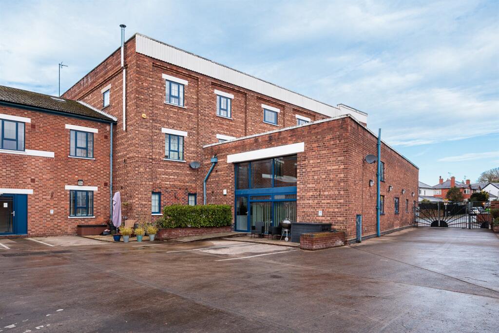 Main image of property: Superb single storey apartment in Chester City