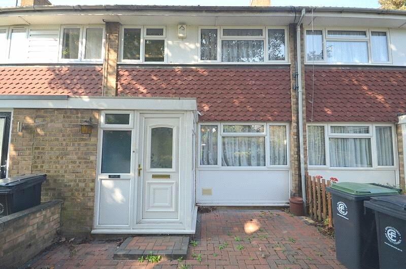 3 bedroom terraced house for rent in Willow Path, Waltham Abbey, EN9