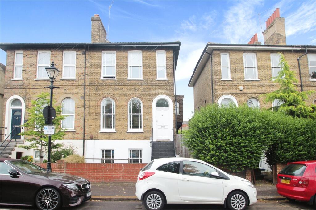 Main image of property: 6 East Avenue, London, E17