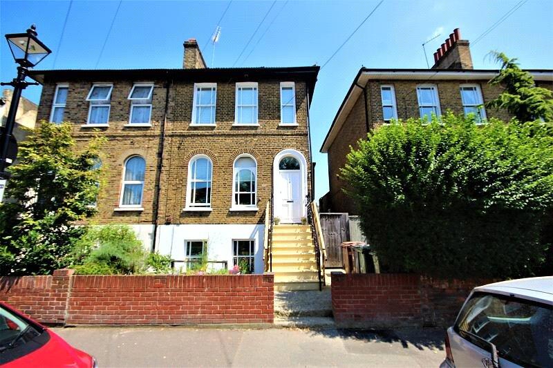Main image of property: East Avenue, London, E17