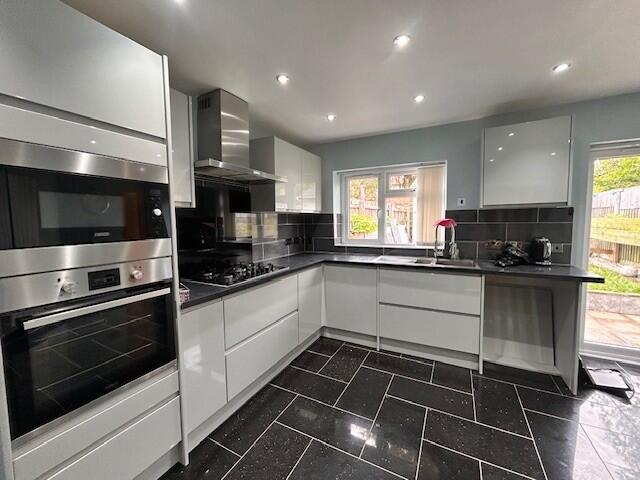 Main image of property: Bladon Close, Mapperley, Mapperley, Nottingham, NG3