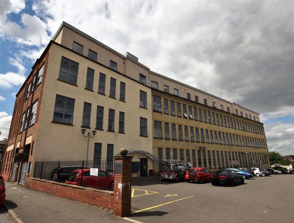 2 bedroom flat for sale in Freehold Street, Northampton, NN2