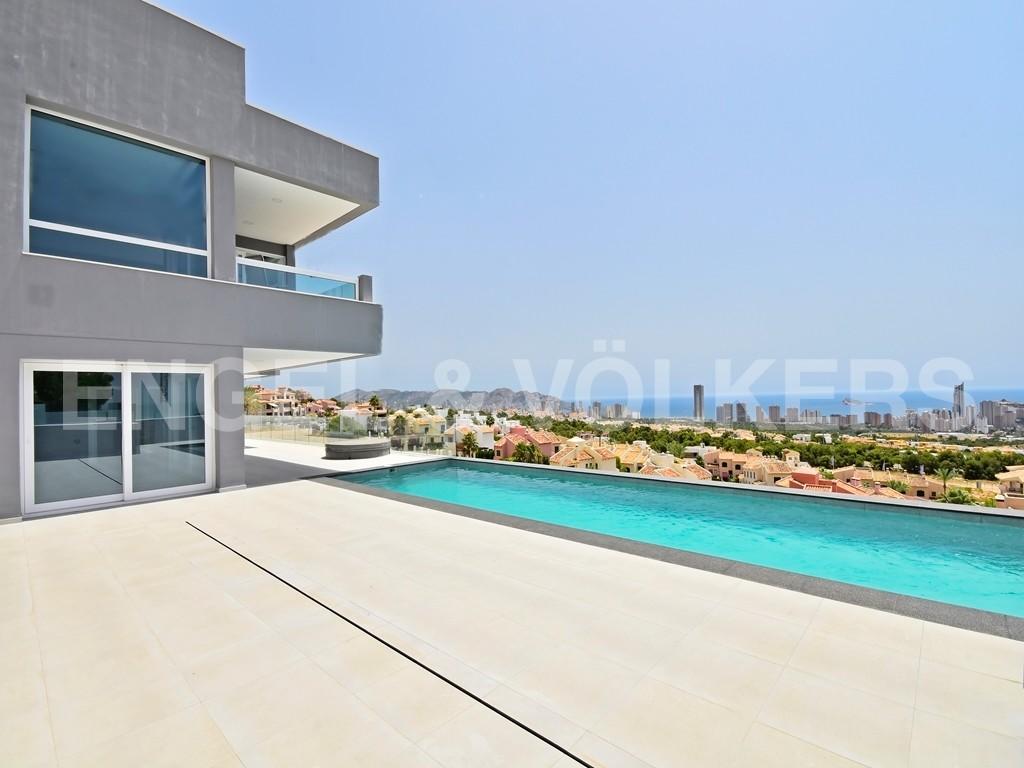 6 bedroom villa for sale in Benidorm, Alicante, Valencia, Spain 6 bedroom villa for sale in Benidorm, Alicante, Valencia, Spain