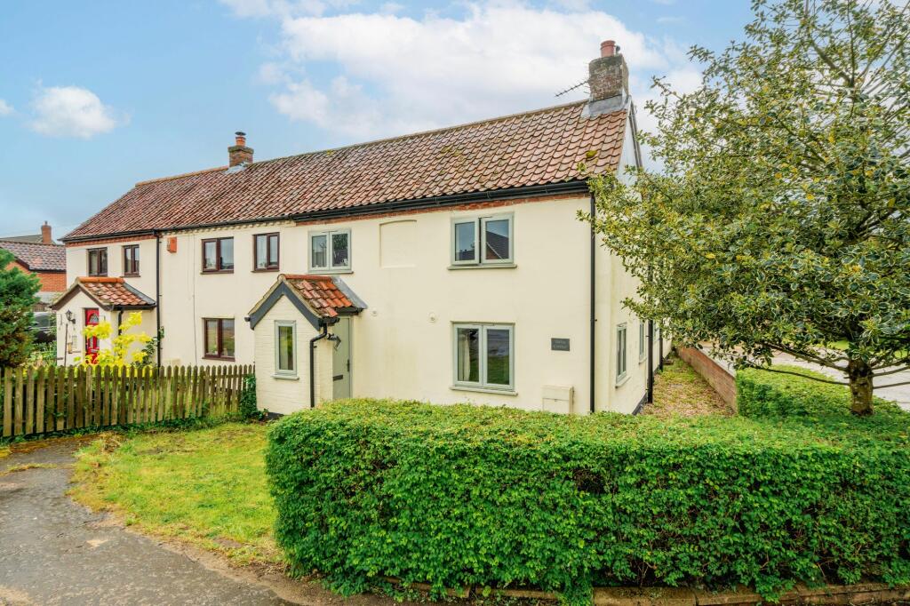 4 bedroom semidetached house for sale in Norwich Road, Besthorpe, NR17