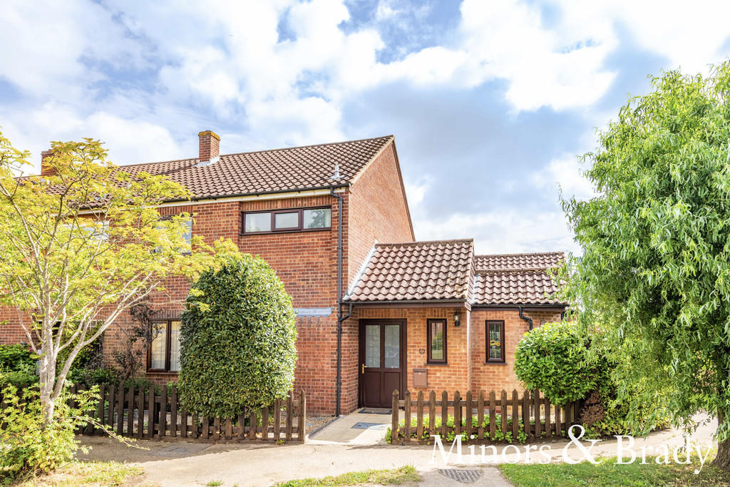 3 bedroom end of terrace house for sale in Yew Tree Court, Hockering, NR20