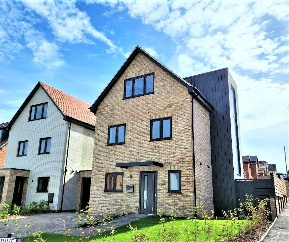 4 bedroom detached house for sale in Augustine Road, Minster On Sea