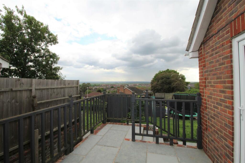 3 bedroom detached house for sale in Union Road, Minster On Sea