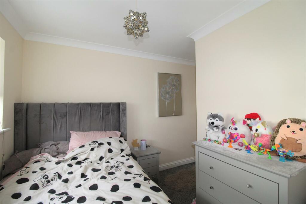 3 bedroom detached house for sale in Union Road, Minster On Sea