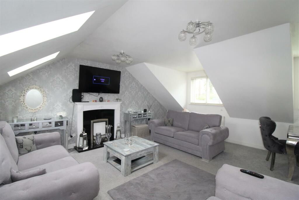3 bedroom detached house for sale in Union Road, Minster On Sea