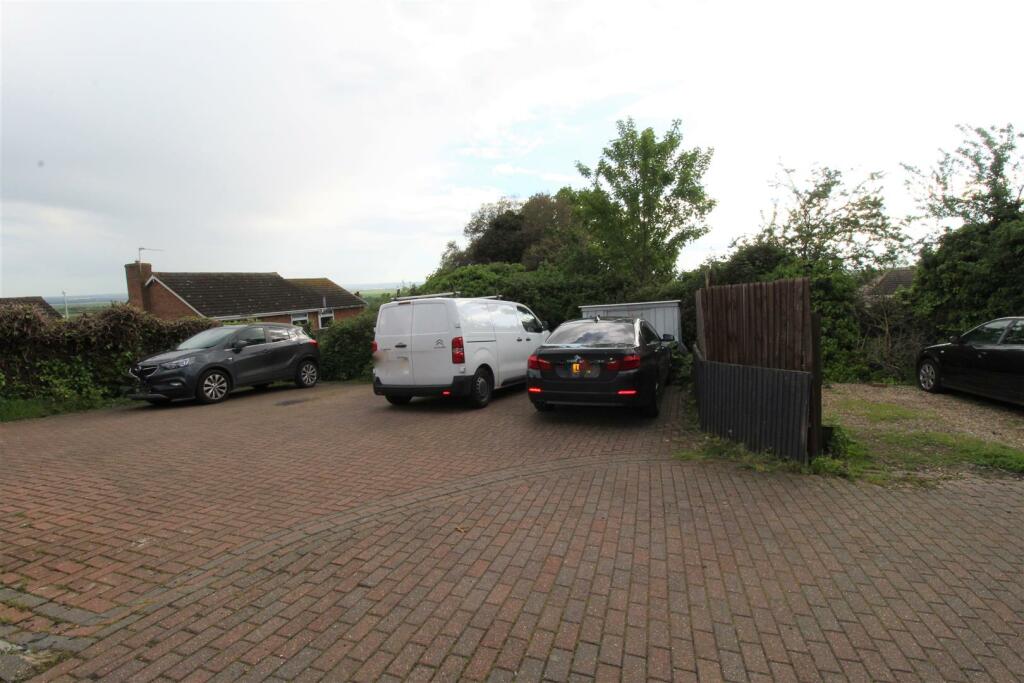 3 bedroom detached house for sale in Union Road, Minster On Sea