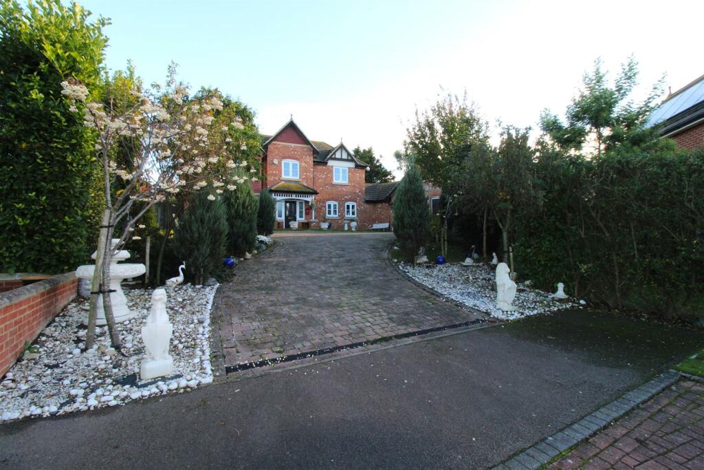 4 bedroom detached house for sale in 13, Hustlings Drive, Eastchurch