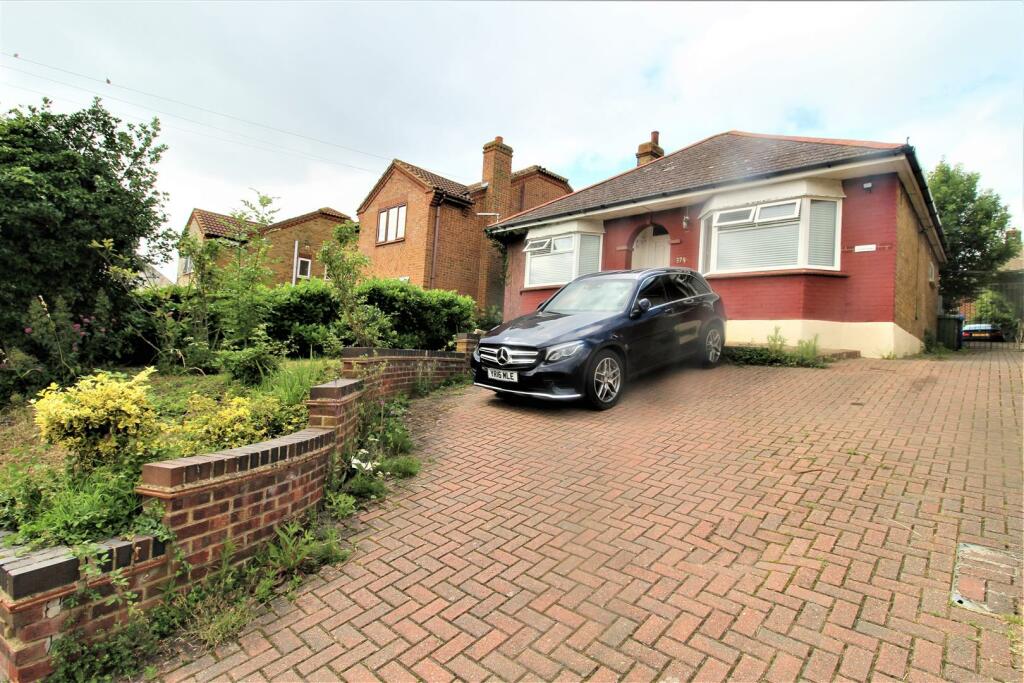 2 bedroom detached bungalow for sale in Minster Road, Minster On Sea