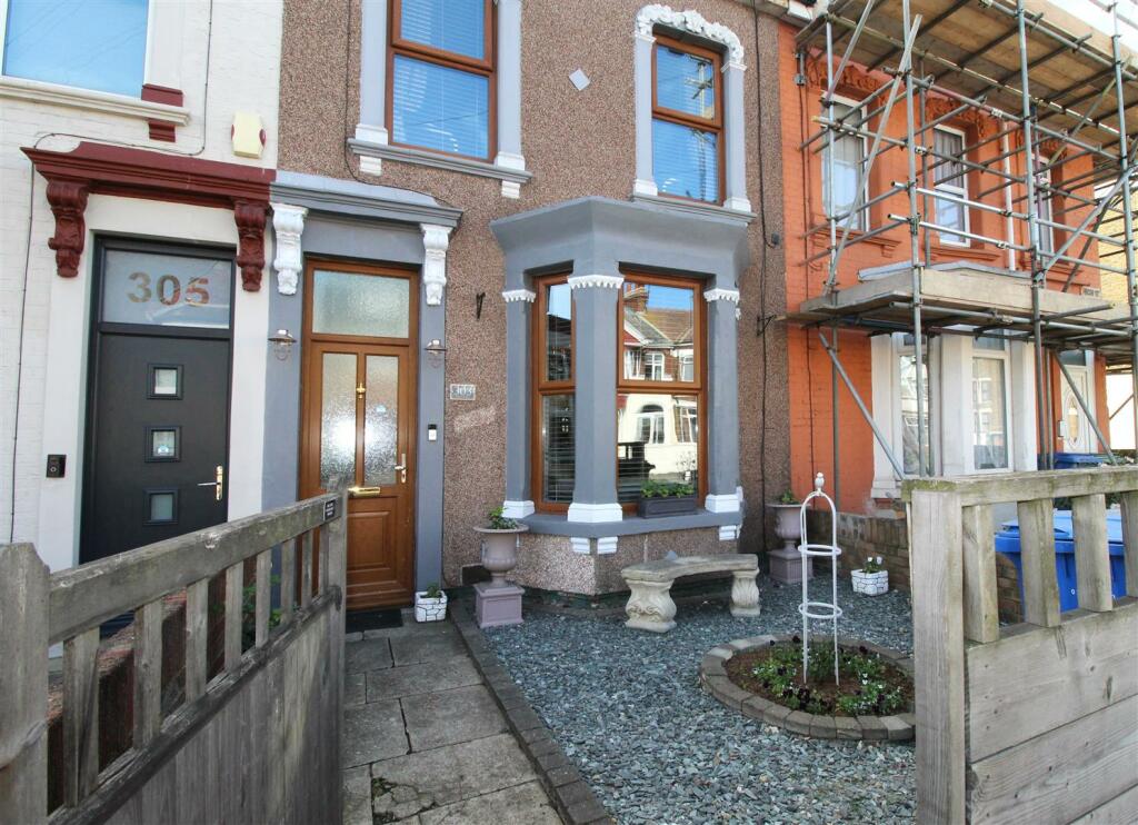 3 bedroom terraced house for sale in High Street, Sheerness, ME12