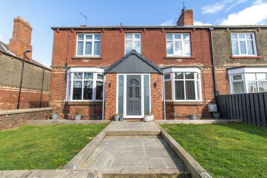 4 bedroom end of terrace house for sale in Lyons Avenue, Easington Lane