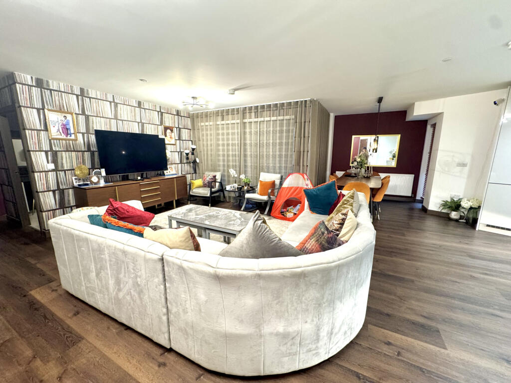 Main image of property: 14 Powerhouse Lane, Hayes, Greater London, UB3