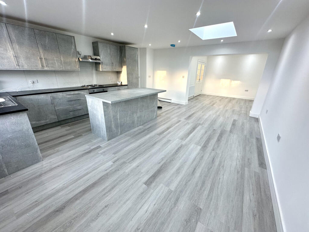 Main image of property: Long Readings Lane,  Slough, SL2