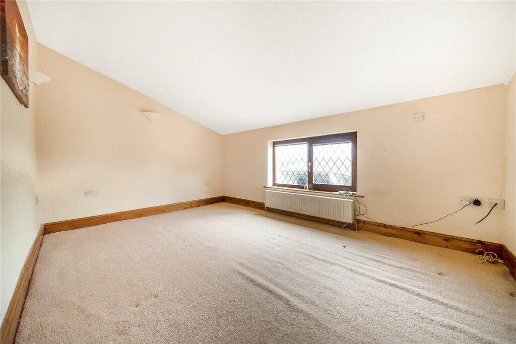 5 bedroom semidetached house for sale in Haworth Road, Wilsden