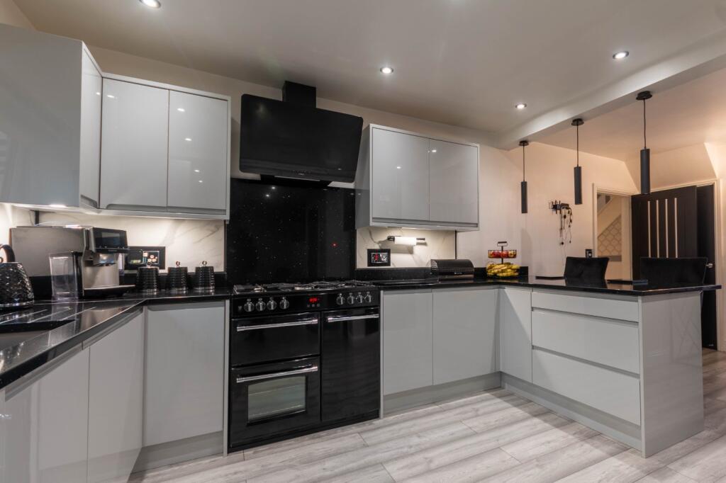 Additional property image - Cliffe Lane West, Baildon, Shipley, West Yorkshire, BD17