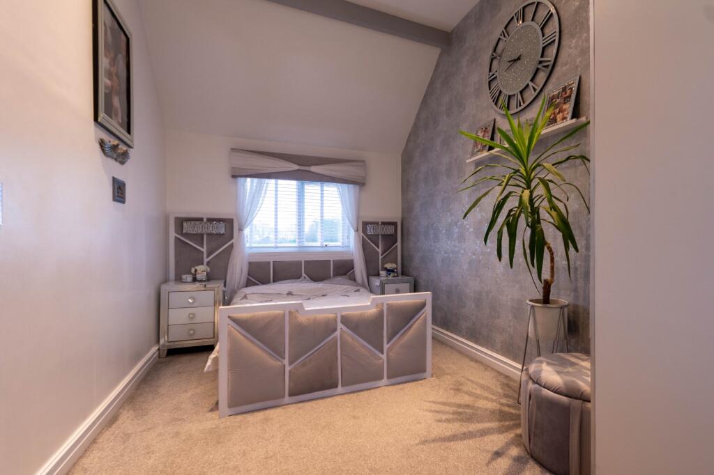 Additional property image - Cliffe Lane West, Baildon, Shipley, West Yorkshire, BD17