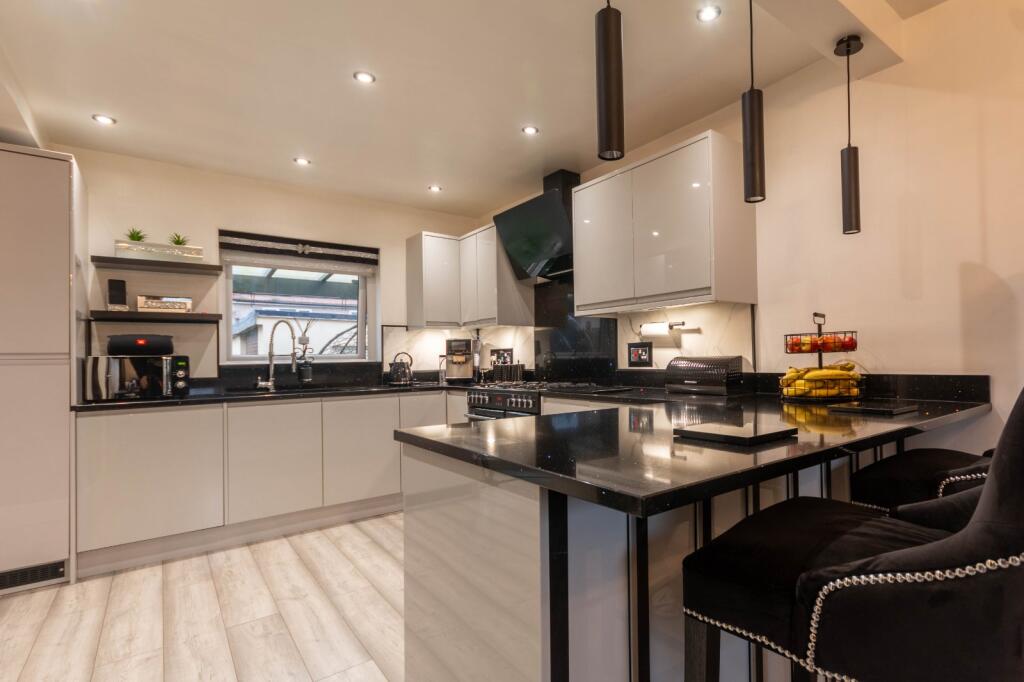 Additional property image - Cliffe Lane West, Baildon, Shipley, West Yorkshire, BD17