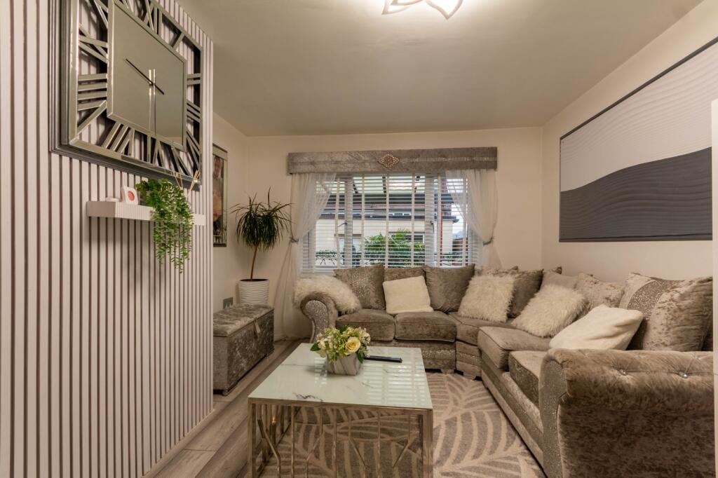 Additional property image - Cliffe Lane West, Baildon, Shipley, West Yorkshire, BD17