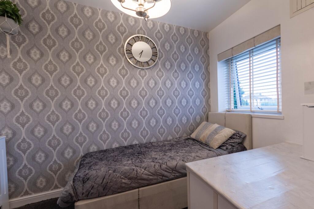 Additional property image - Cliffe Lane West, Baildon, Shipley, West Yorkshire, BD17