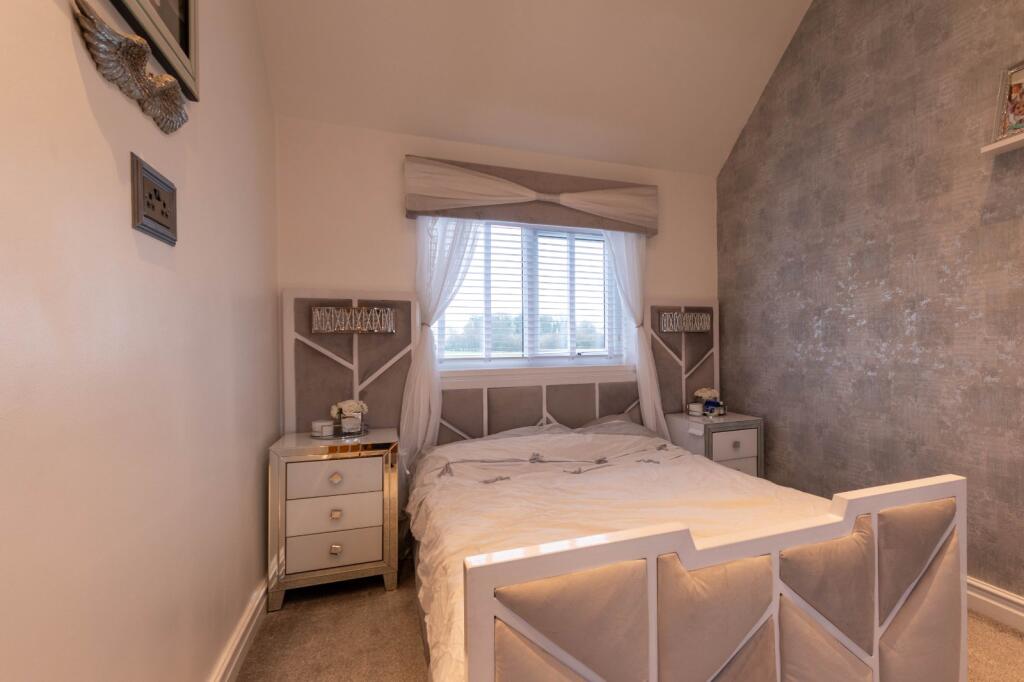 Additional property image - Cliffe Lane West, Baildon, Shipley, West Yorkshire, BD17