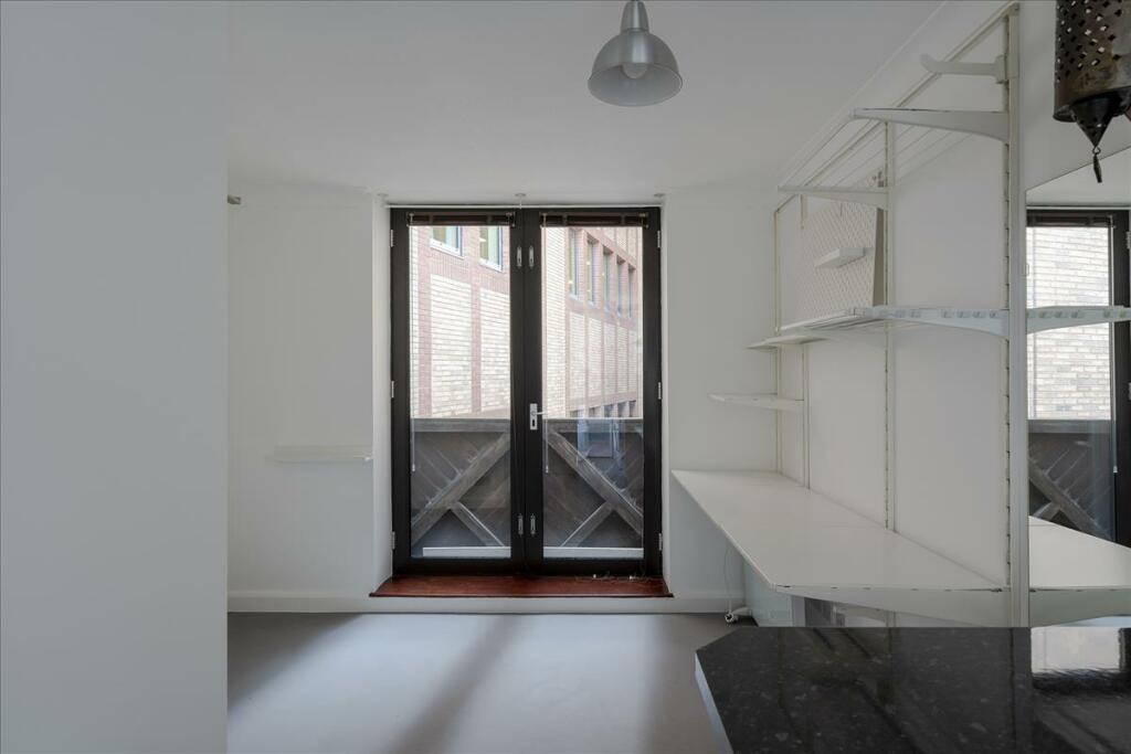 Studio apartment for rent in 30 Bartholomew Close, London, EC1A