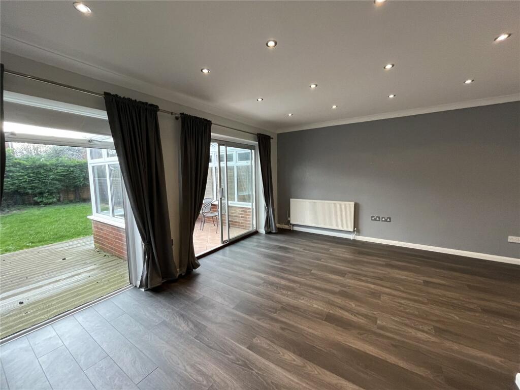 End of Terrace to rent on Manor Road, East Preston, Littlehampton, West